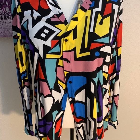 ❌SOLD❌👀 Abstract Top - Multi-Color - Detailed Sleeves - Comfy - Picture 3 of 3
